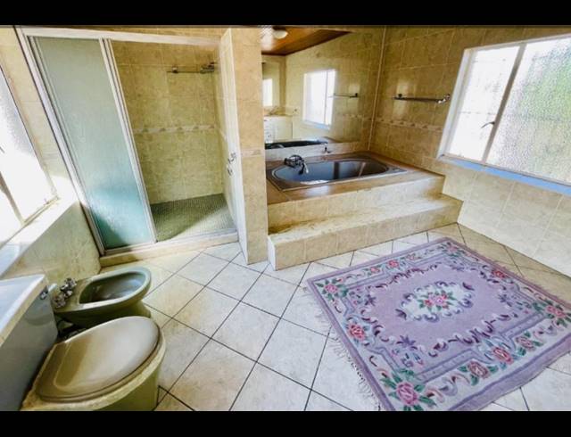 5 BEDROOM HOUSE FOR SALE IN LINMEYER